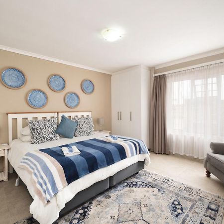 Admirals Lodge Guest House And Brightways Self Catering Apartments Port Elizabeth Exteriör bild