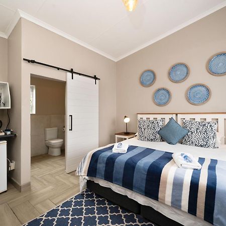 Admirals Lodge Guest House And Brightways Self Catering Apartments Port Elizabeth Exteriör bild