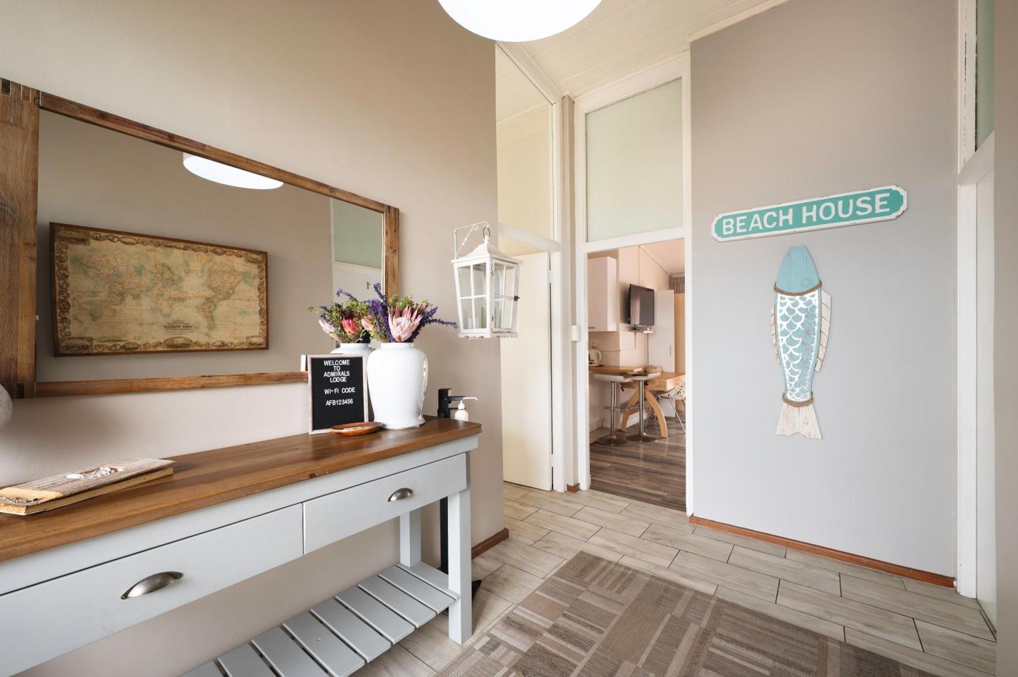 Admirals Lodge Guest House And Brightways Self Catering Apartments Port Elizabeth Exteriör bild