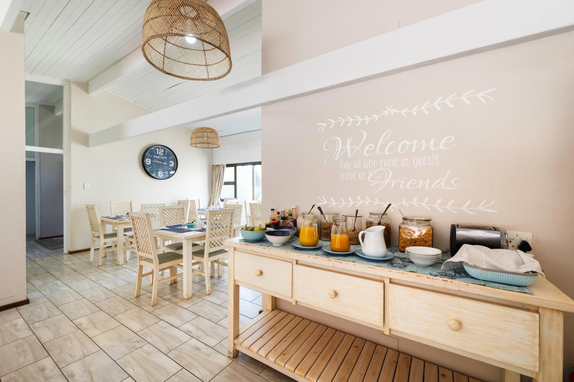 Admirals Lodge Guest House And Brightways Self Catering Apartments Port Elizabeth Exteriör bild