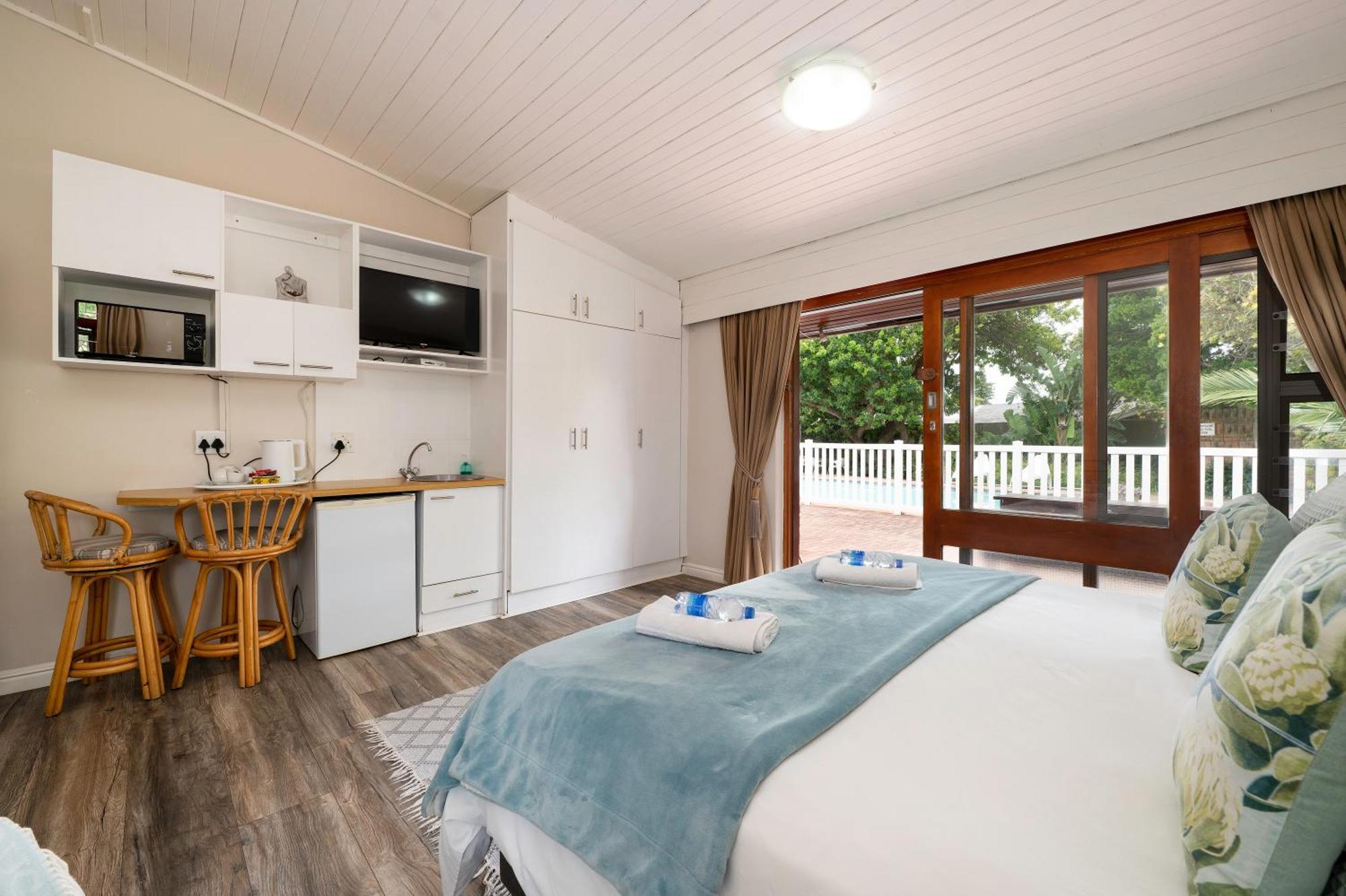 Admirals Lodge Guest House And Brightways Self Catering Apartments Port Elizabeth Exteriör bild