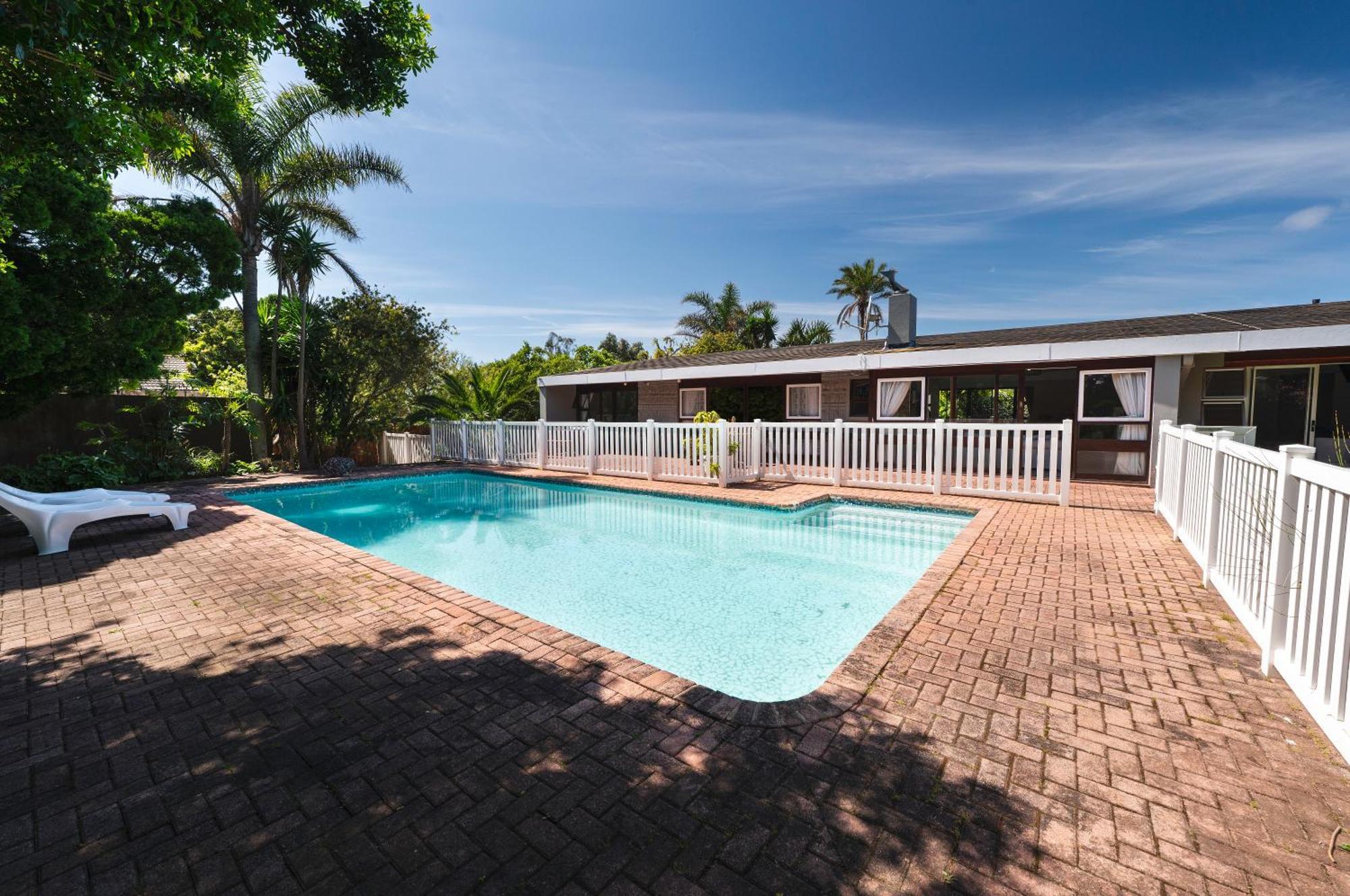 Admirals Lodge Guest House And Brightways Self Catering Apartments Port Elizabeth Exteriör bild