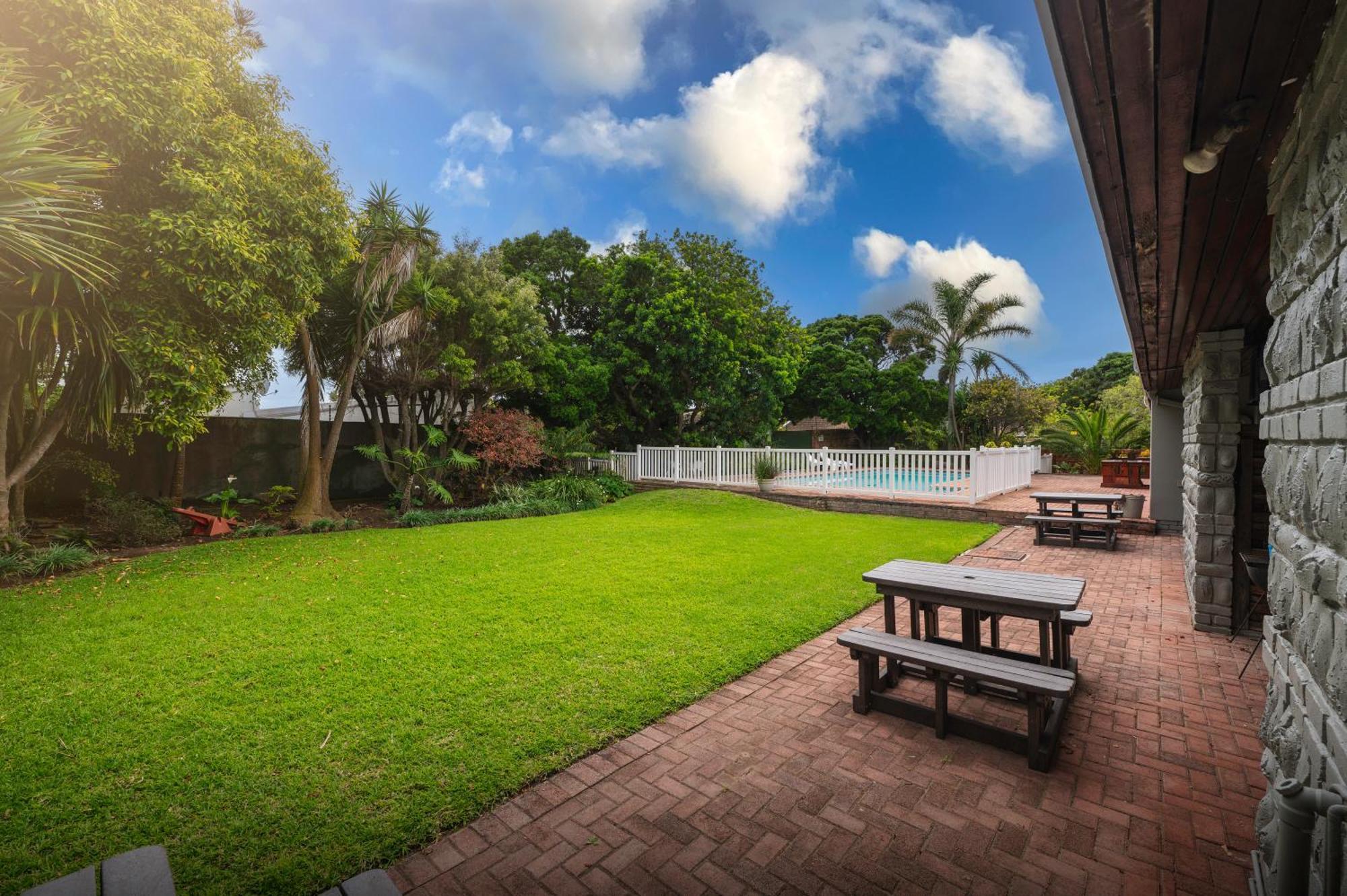 Admirals Lodge Guest House And Brightways Self Catering Apartments Port Elizabeth Exteriör bild