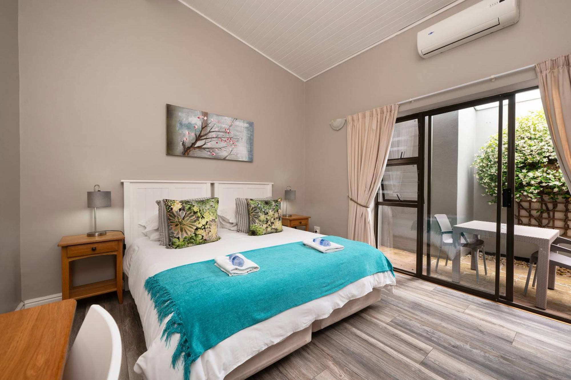 Admirals Lodge Guest House And Brightways Self Catering Apartments Port Elizabeth Exteriör bild