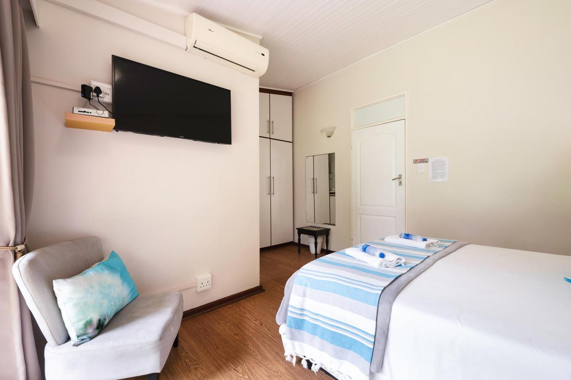 Admirals Lodge Guest House And Brightways Self Catering Apartments Port Elizabeth Exteriör bild