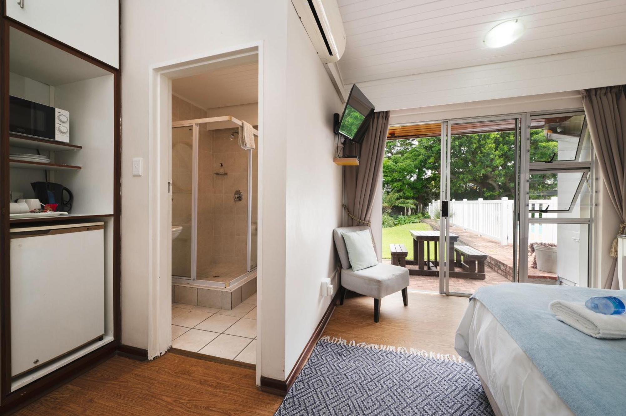 Admirals Lodge Guest House And Brightways Self Catering Apartments Port Elizabeth Exteriör bild