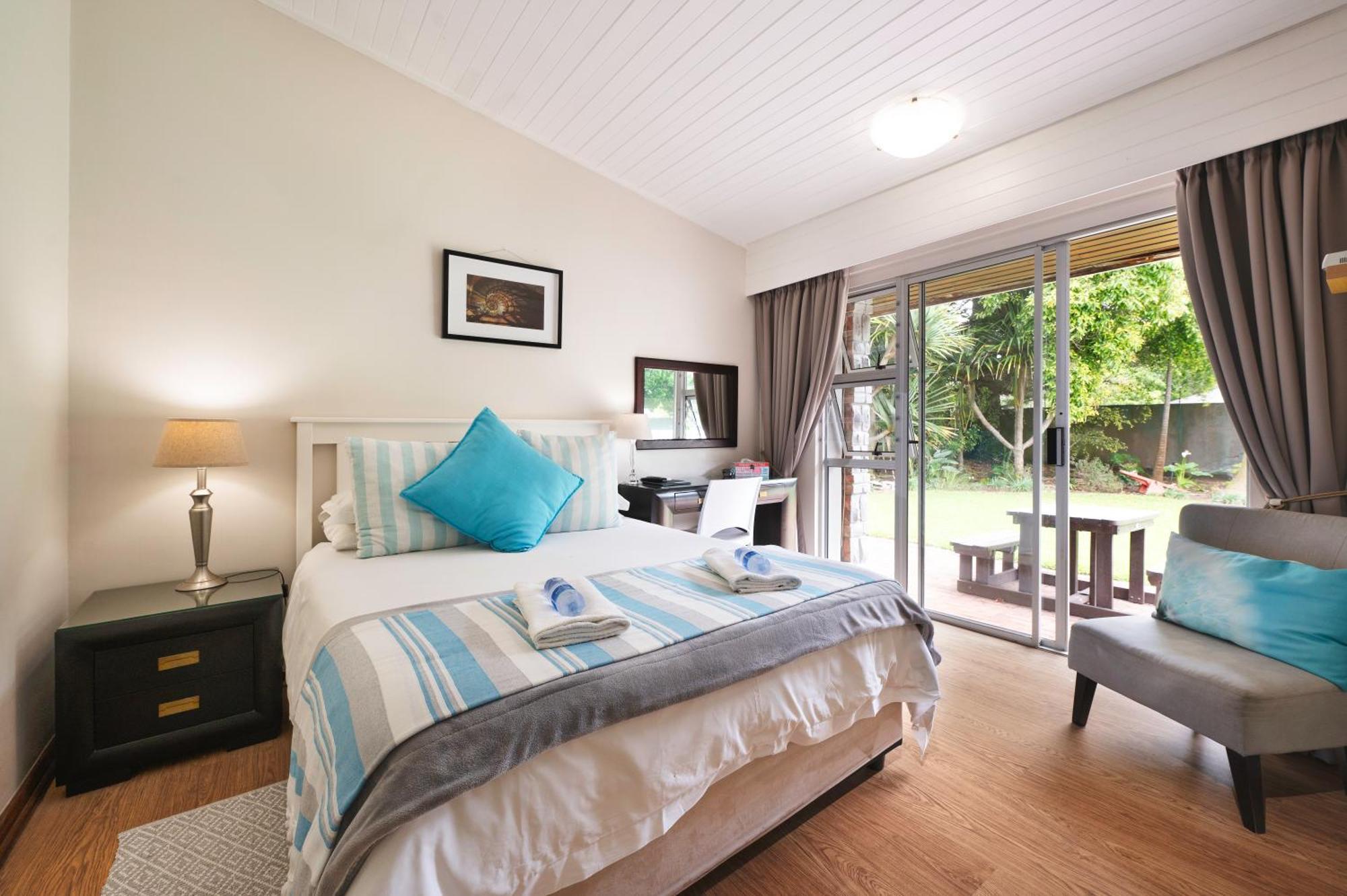 Admirals Lodge Guest House And Brightways Self Catering Apartments Port Elizabeth Exteriör bild