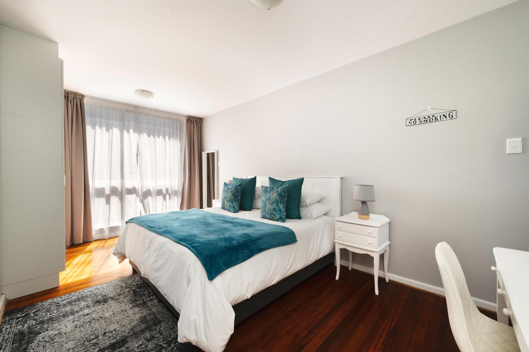 Admirals Lodge Guest House And Brightways Self Catering Apartments Port Elizabeth Exteriör bild