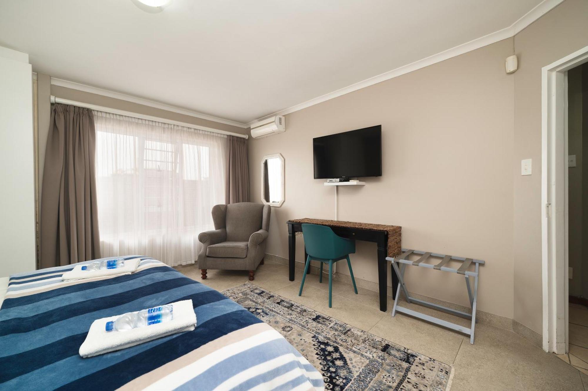 Admirals Lodge Guest House And Brightways Self Catering Apartments Port Elizabeth Exteriör bild