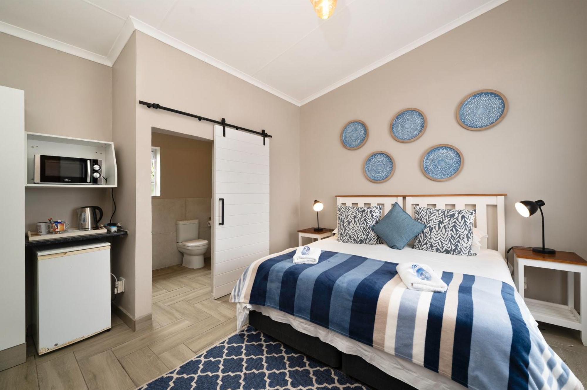 Admirals Lodge Guest House And Brightways Self Catering Apartments Port Elizabeth Exteriör bild