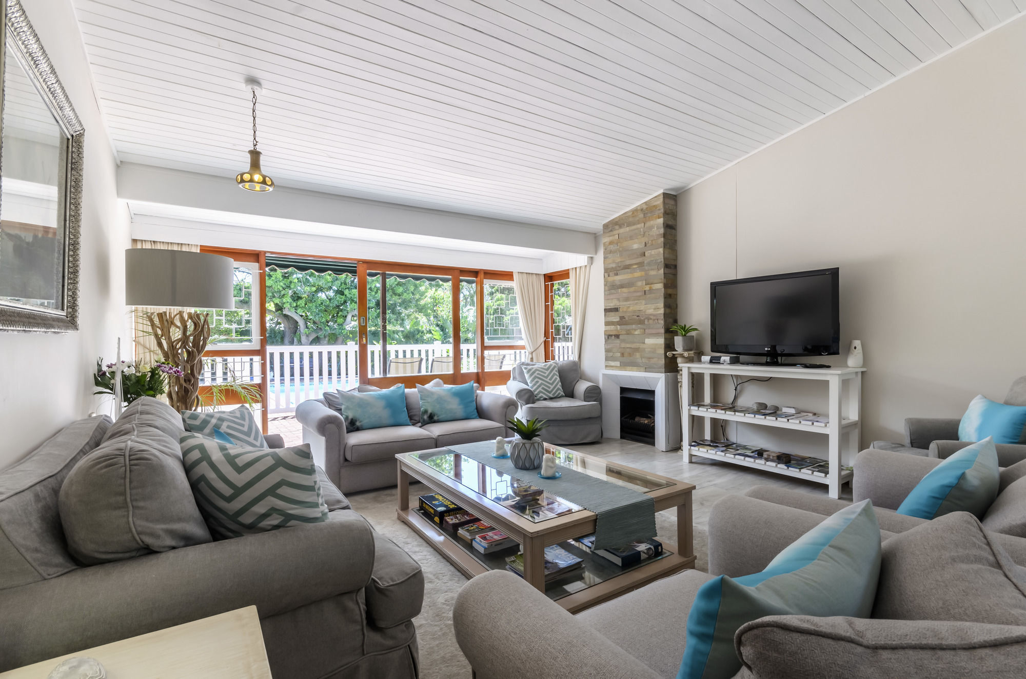 Admirals Lodge Guest House And Brightways Self Catering Apartments Port Elizabeth Exteriör bild